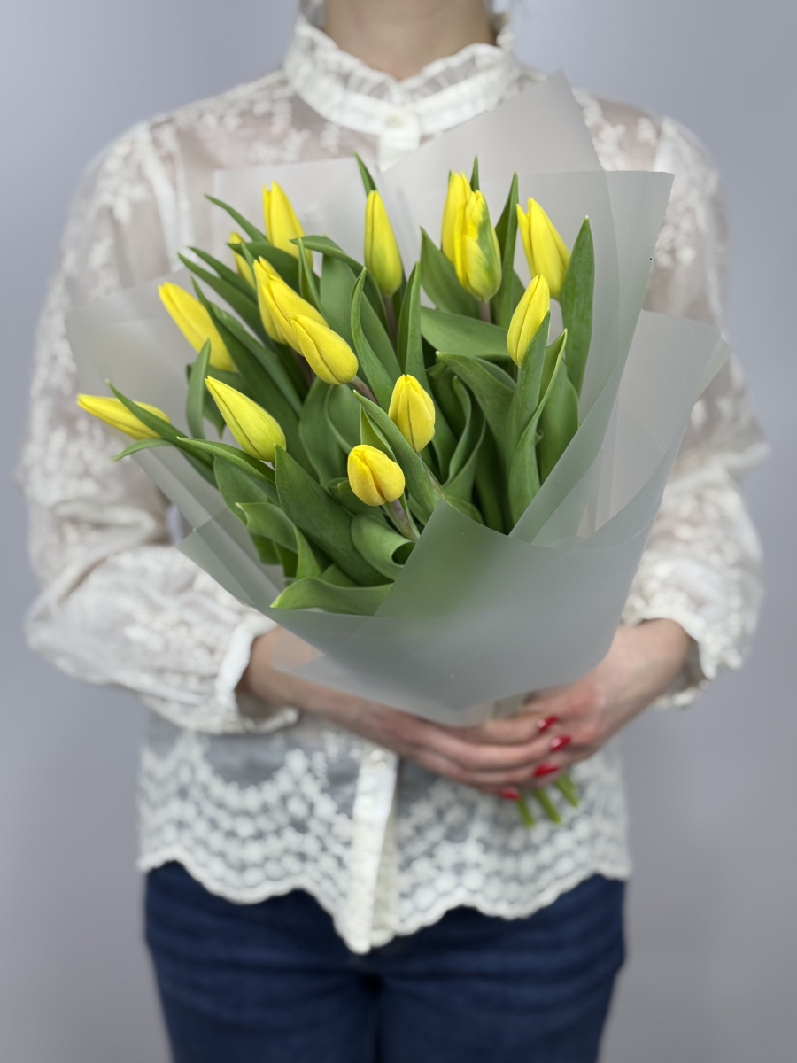 Букет 15 классических тюльпанов (цвет на выбор)