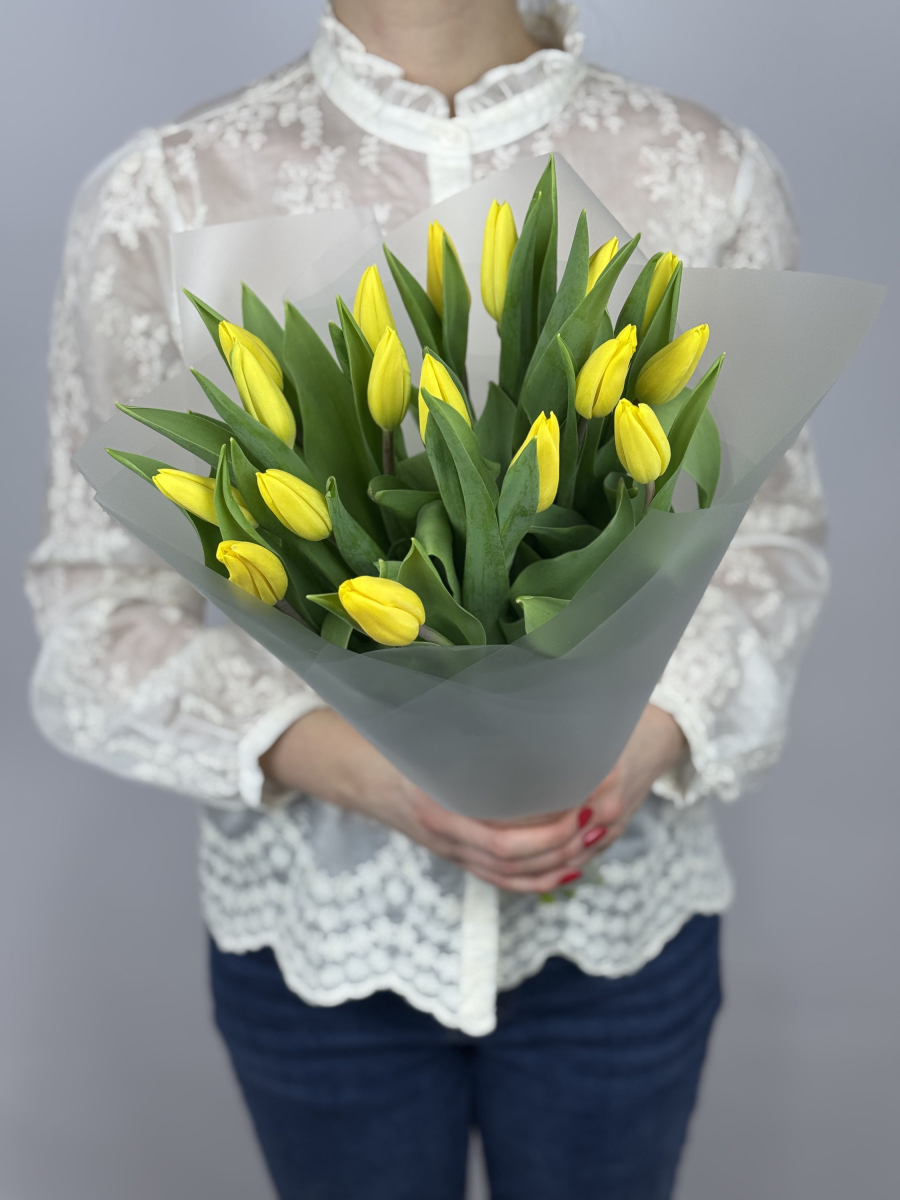 Букет 17 классических тюльпанов (цвет на выбор)