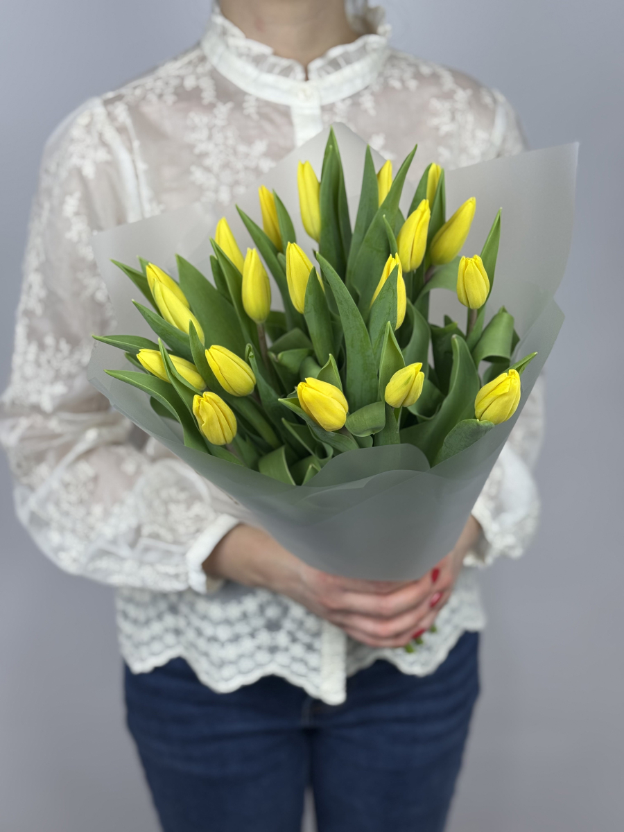 Букет 19 классических тюльпанов (цвет на выбор)